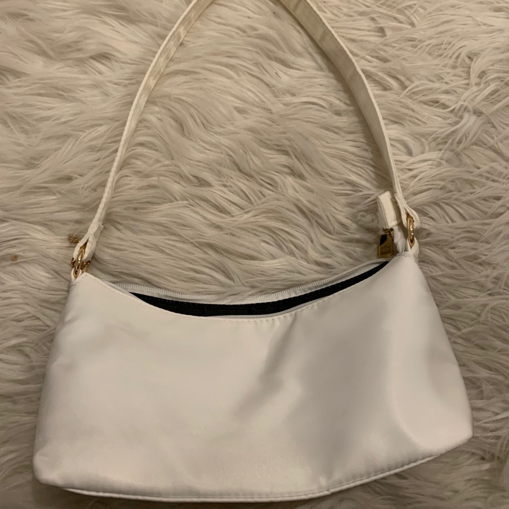 white shoulder bag